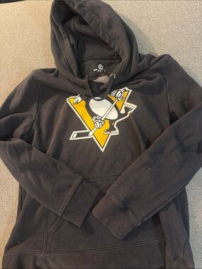 5/$15- Penguins sweatshirt